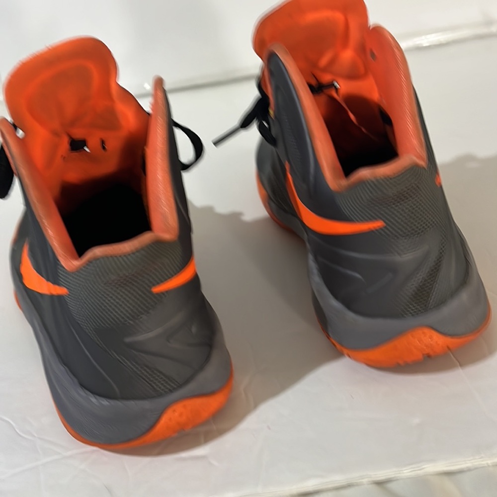 Nike Zoom Hyperfuse Size 5 - image 5